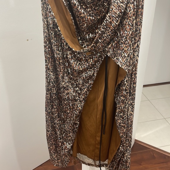 Too small - Picture 3 of 8